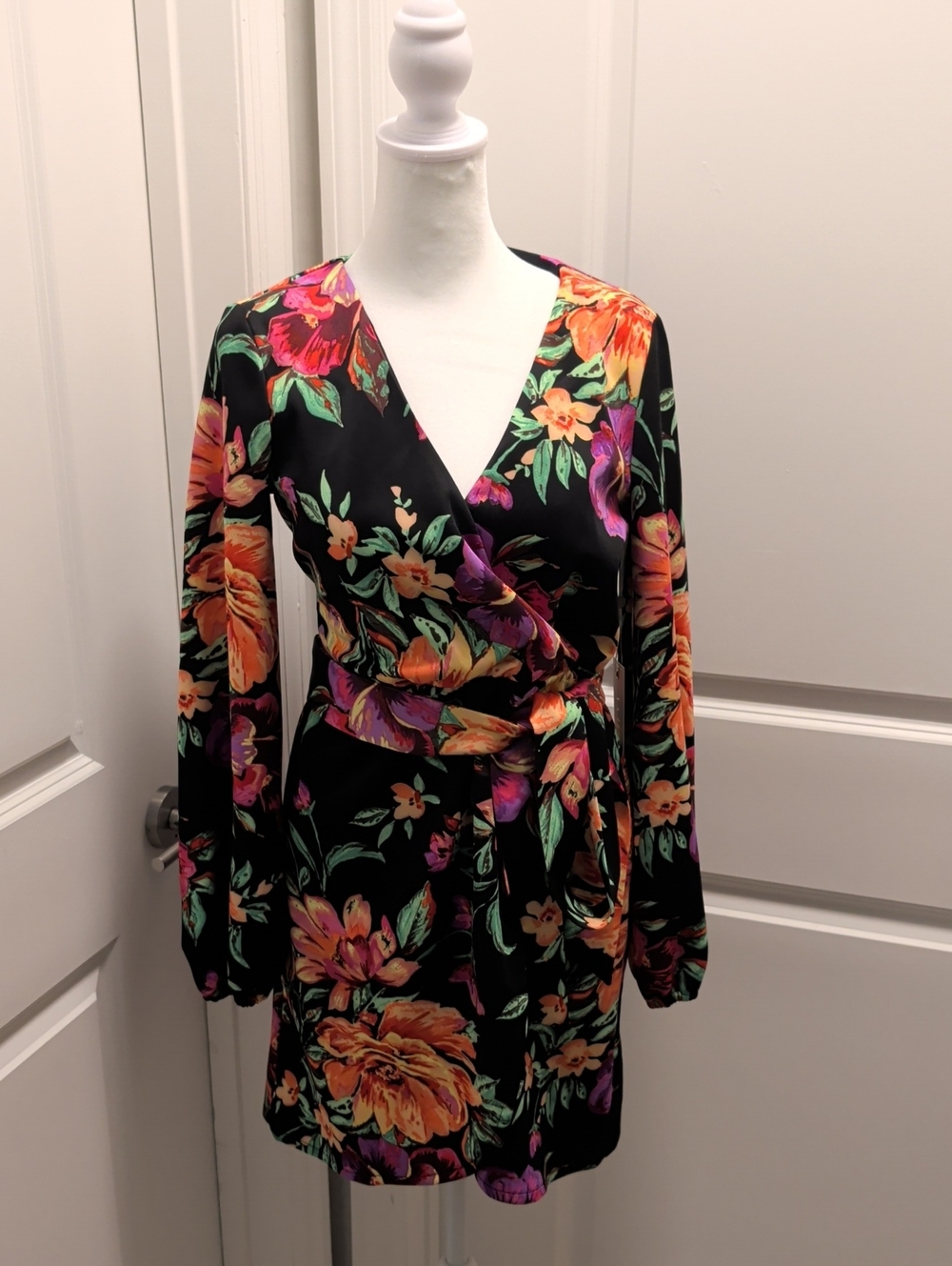 SIENA $128 NWT Size 4 Black Floral Wrap Dress with Orange & Purple Blooms
